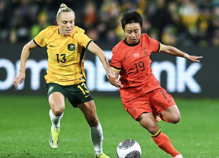 中国女足迎战澳大利亚，历史战绩悬殊，王霜缺