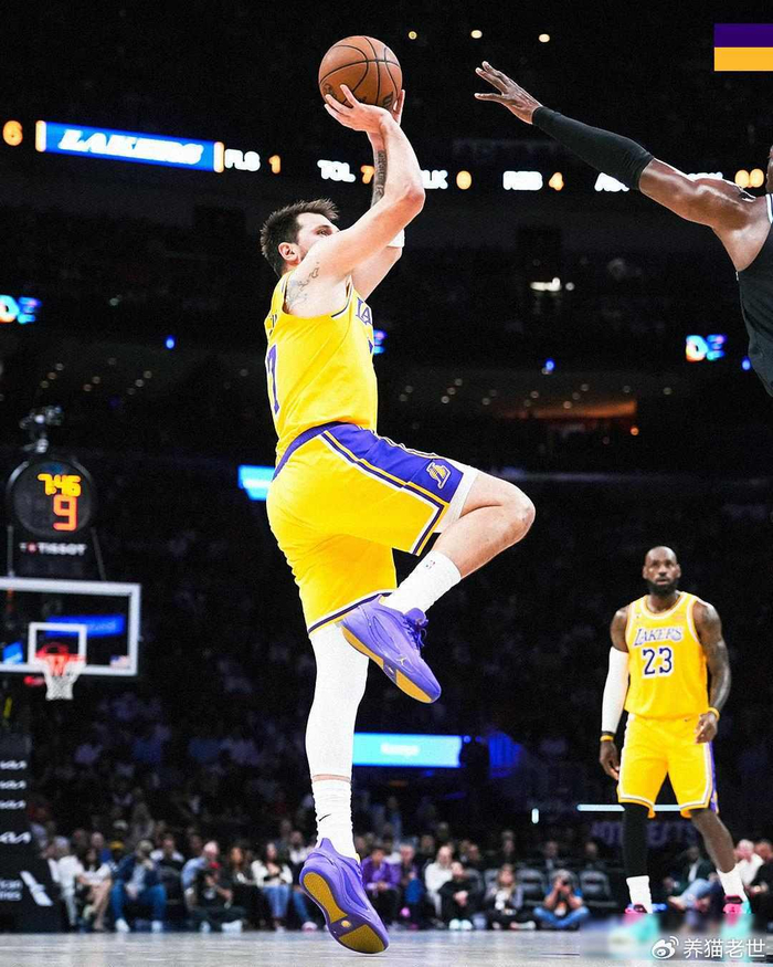 湖人逆转热火詹姆斯41岁三双创纪录 东契奇60分掀