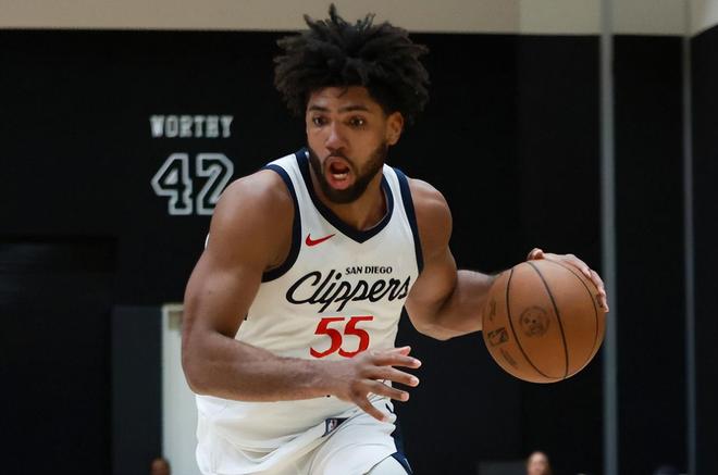 南湾湖人险胜圣迭戈快船晋级季后赛第二轮 奥米