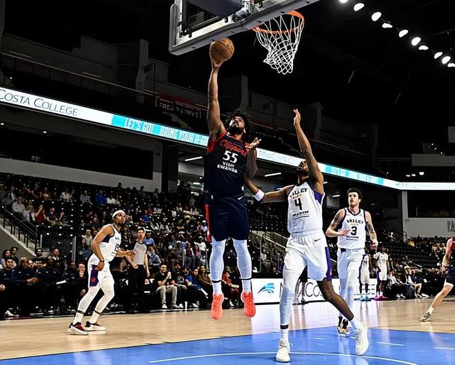 南湾湖人险胜圣迭戈快船晋级季后赛第二轮 奥米