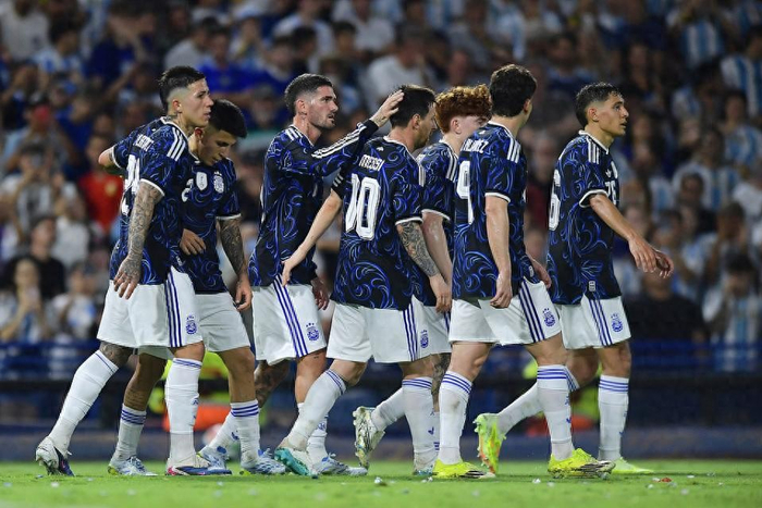 梅西主动让点球彰显团队凝聚力，阿根廷5-0完胜