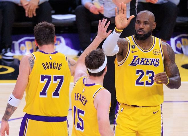 湖人双星报销季后赛首轮或成詹姆斯终点