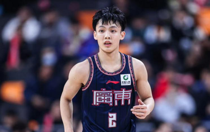 广东男篮疲惫出征迎战北京首钢 杜锋从容布局冲