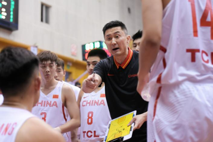 广东男篮疲惫出征迎战北京首钢 杜锋从容布局冲
