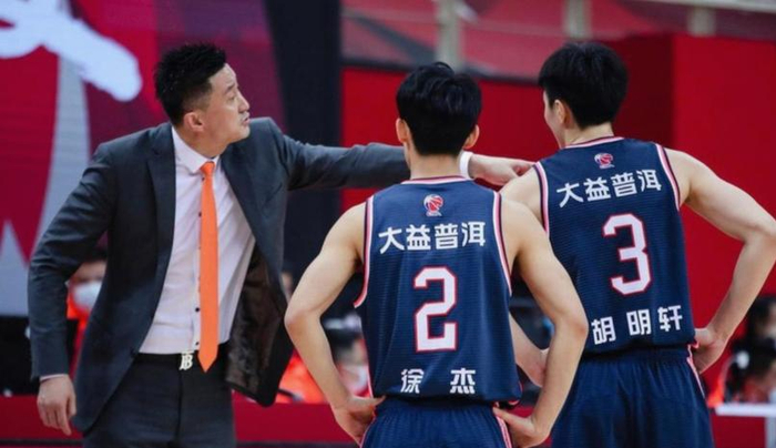 广东男篮疲惫出征迎战北京首钢 杜锋从容布局冲